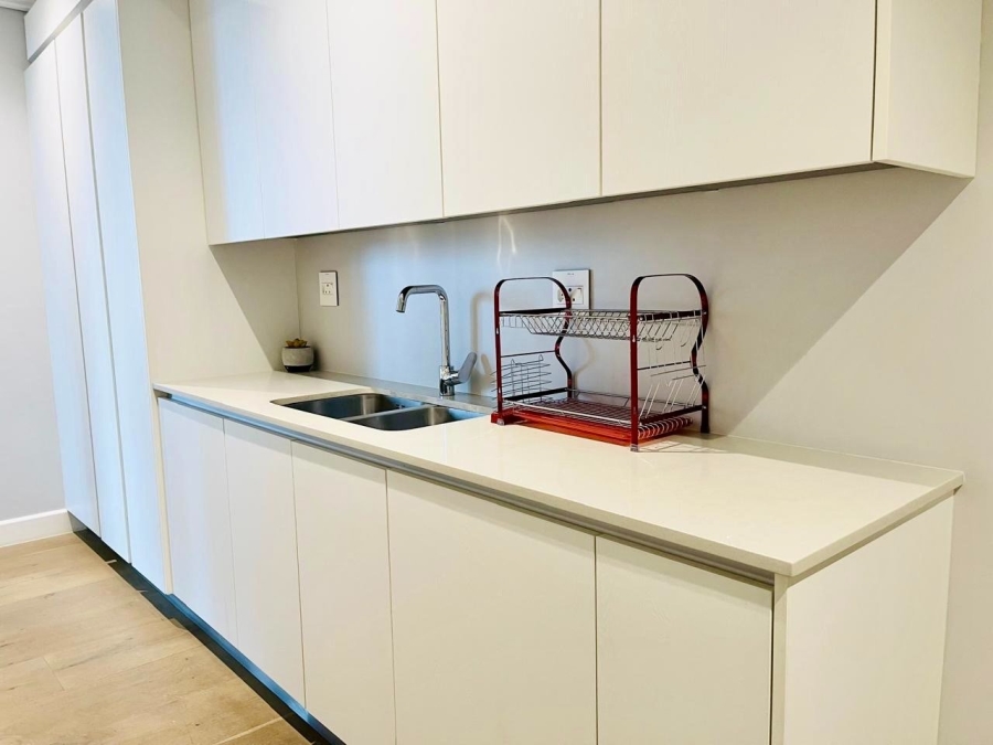 To Let 4 Bedroom Property for Rent in Green Point Western Cape